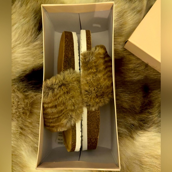 BNIB BY CHINESE LAUNDRY FURRY STRIPED BROWN SANDALS - Picture 3 of 11